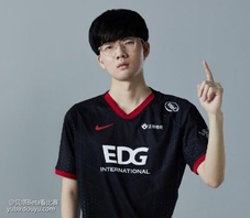 官方网站-科维托娃新星出色发挥表现突出，RNG前途光明！全场沸腾不已(科恩特朗女儿)