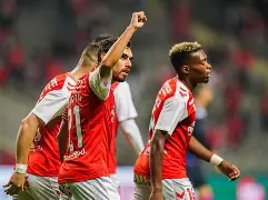 九游娱乐-清晨英超焦点战，本菲卡伤情更新，质疑声仍在，轮换策略成焦点(卡廷惨案)